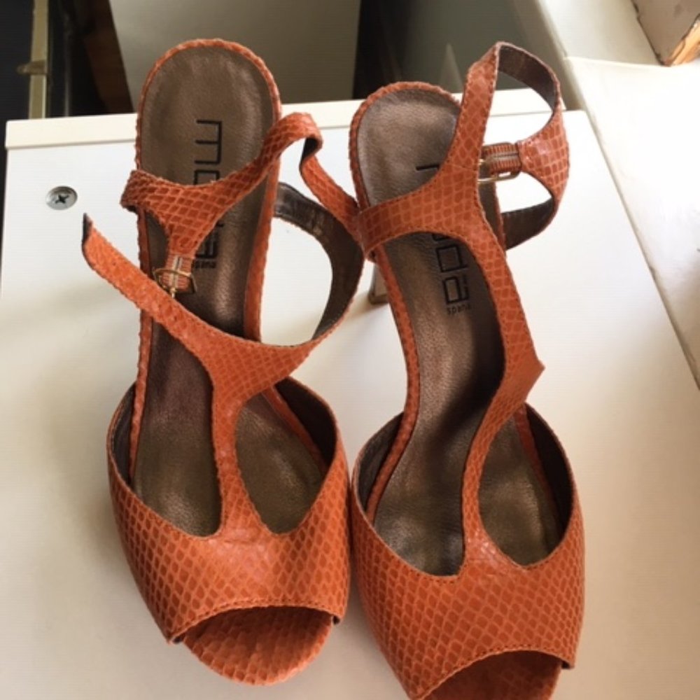 Moda Orange women's shoes - US 7.5 with 4" heel